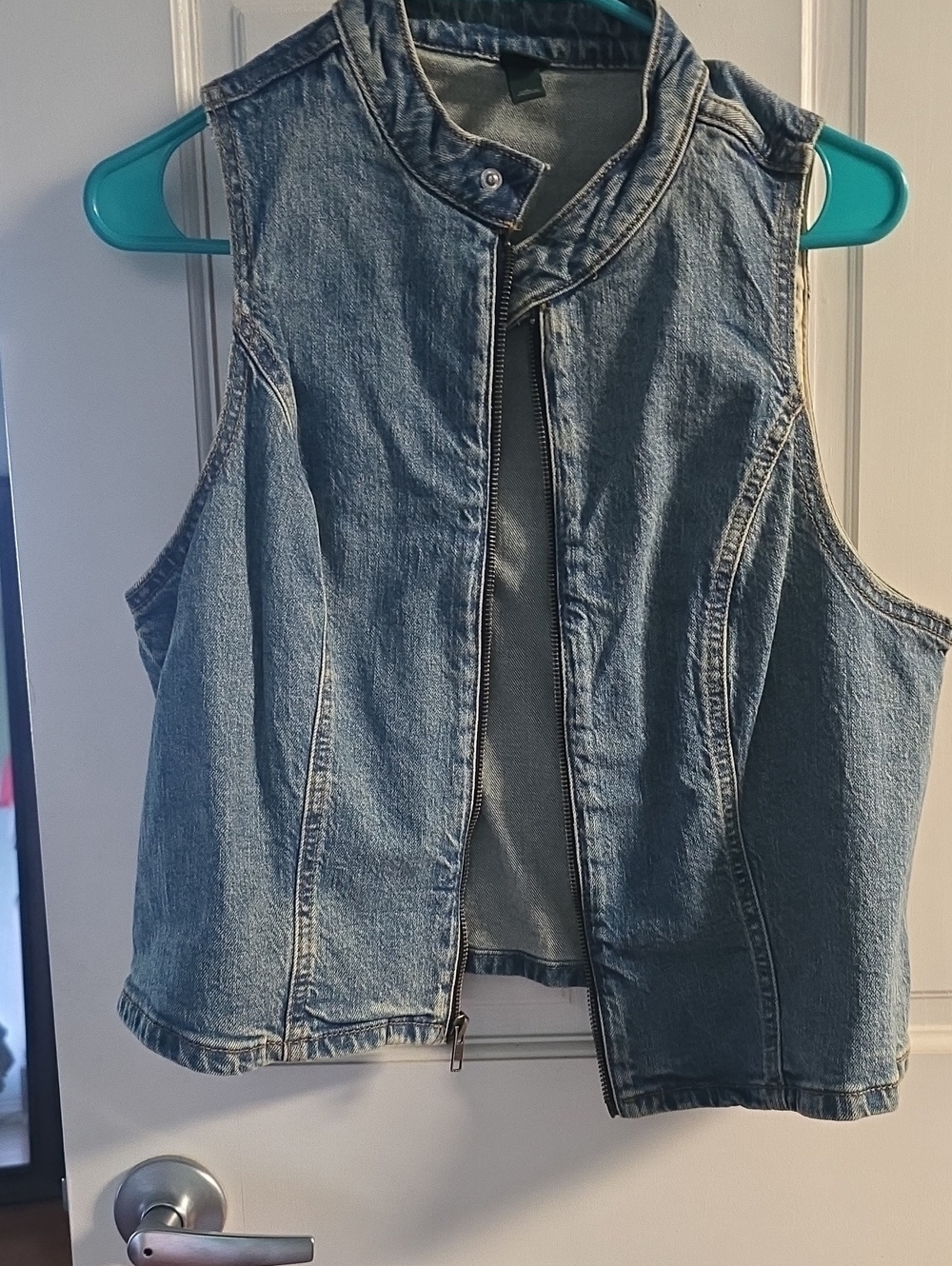 Subcategory classification for women's jeans